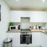Bv Spacious 1-bedroom Close To Town Center - Sleeps 6 شقة برادفورد