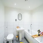 Bv Spacious 1-bedroom Close To Town Center - Sleeps 6 شقة *