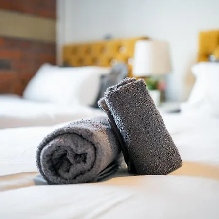 Apartment Bv Spacious 1-bedroom Close To Town Center - Sleeps 6 Bradford (West Yorkshire)