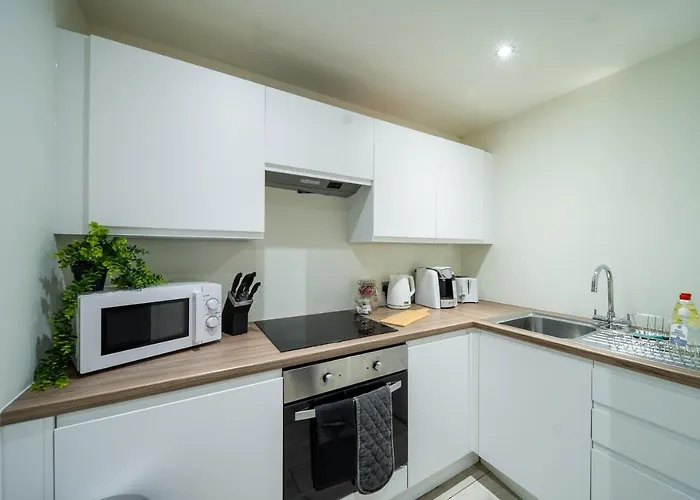 Bv Spacious 1-bedroom Close To Town Center - Sleeps 6 * Bradford (West Yorkshire)