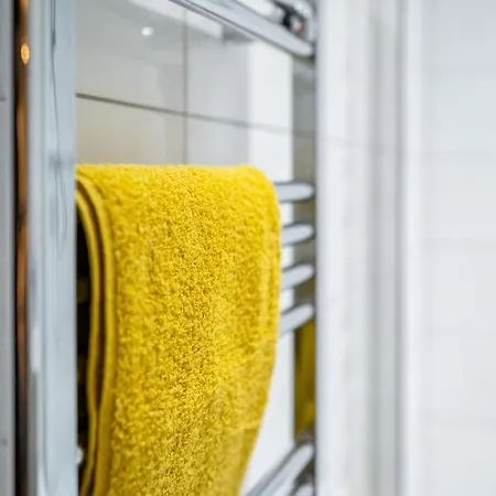 Bv Spacious 1-bedroom Close To Town Center - Sleeps 6 Bradford (West Yorkshire)